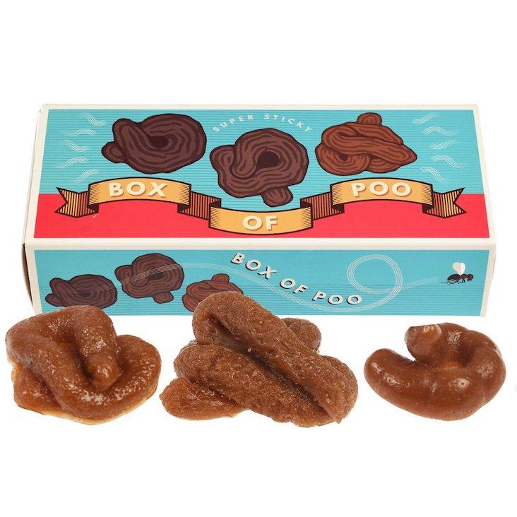 Box mit klebrigen Kackhaufen