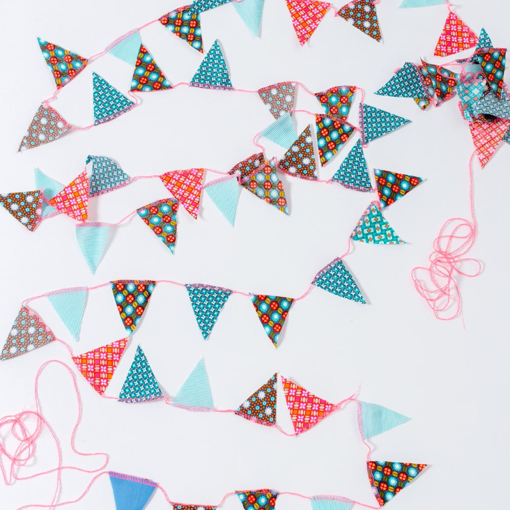 GUIRLANDE TRIANGLE PETIT MODÈLE