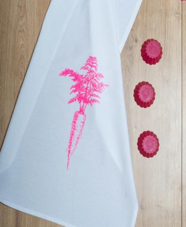 Geschirrtuch weiss, VINTAGE KAROTTE, neon pink